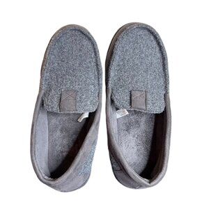 Roundtree & Yorke Men's Gray Slippers Cozy Size Medium (9-10) Machine Washable